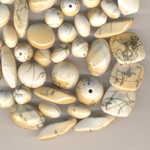 Бусы пластик с голографическим эффектом 225 г/упак ±10%, ассорти 019