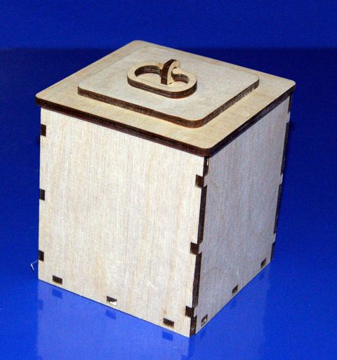 Коробка квадратная малая 7,5х7,5х8,5 см