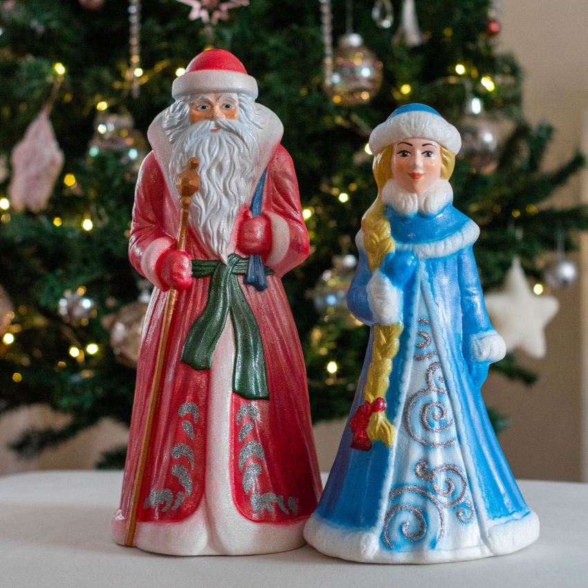 Декоративные изделия из пенопласта Дед мороз и снегурочка большие