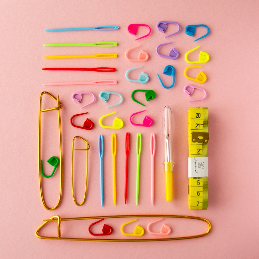 Набор для вязания NV-39: сант. лента, маркеры, иглы пласт., вспарыватель, булавки д/вяз. "Рукоделие"