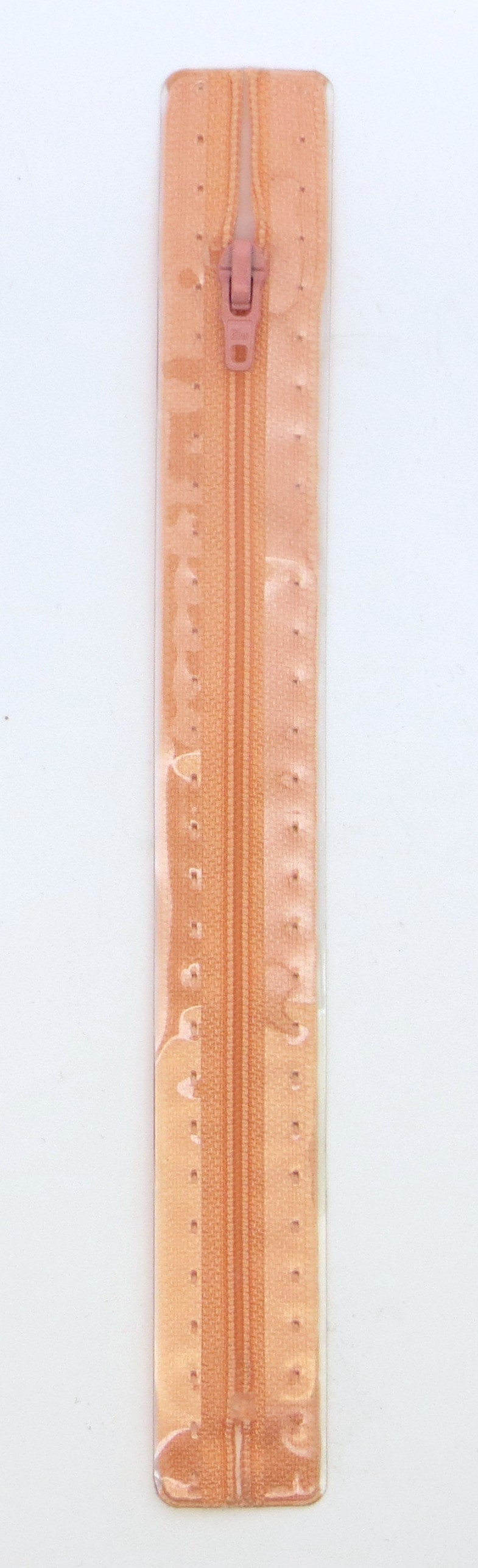 Молнии пластиковые, неразъемные, Цвет: 704 18см