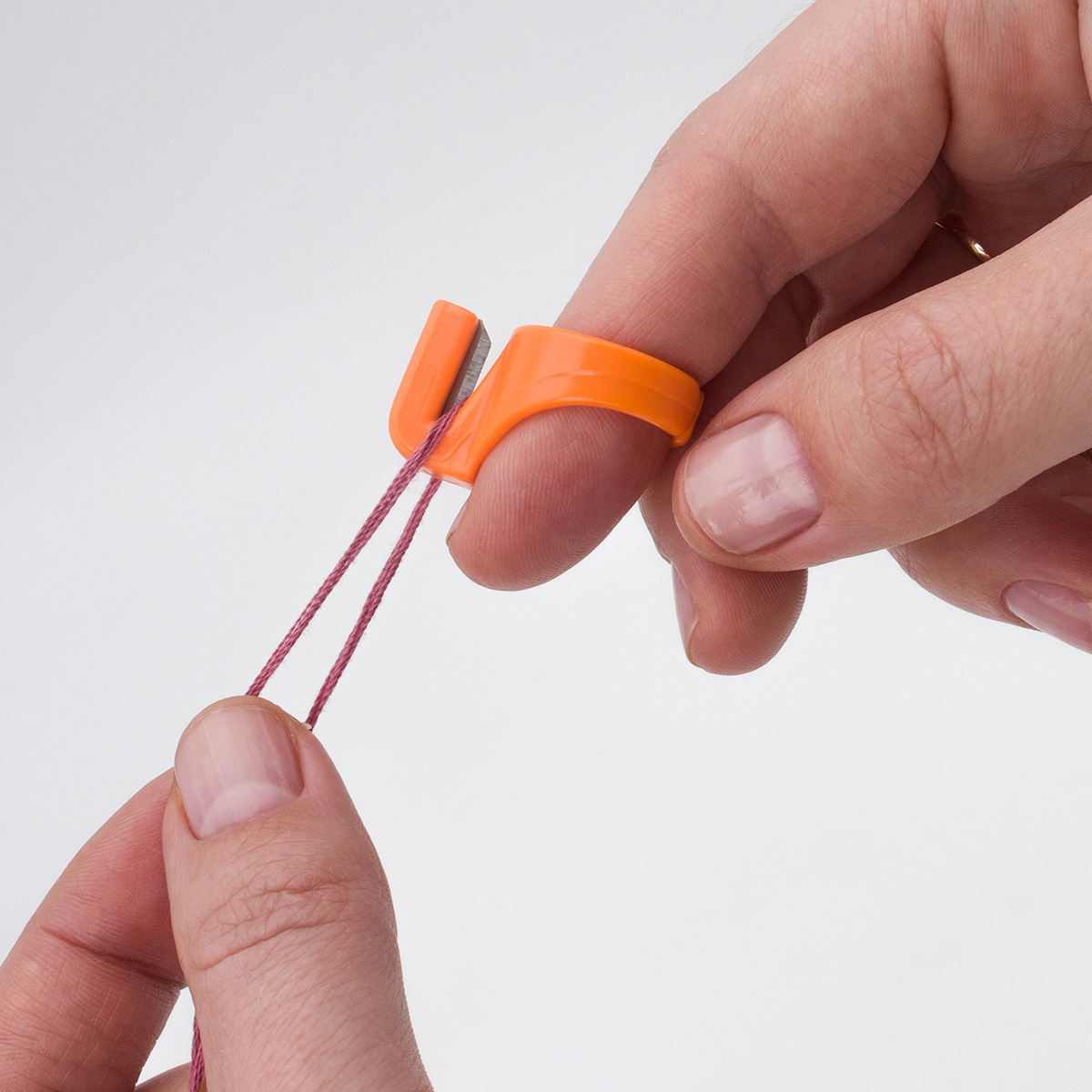 4AL-002 Наперсток-кольцо для обрезки ниток, пластик, упак/5шт