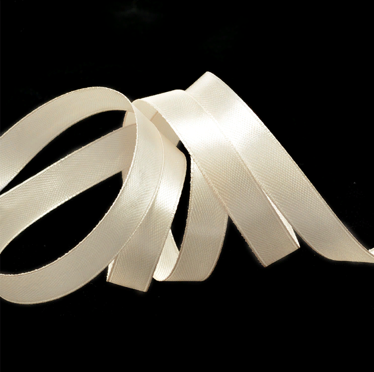 Лента атласная 32,9 м*12 мм, 100% полиэстер 8004/3002 молочный