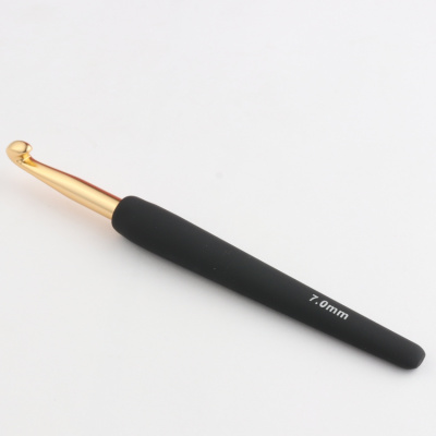 Крючок алюминиевый для вязания с эргономичной черной ручкой, золотистый цвет,7,00 мм, KniPro, 30882