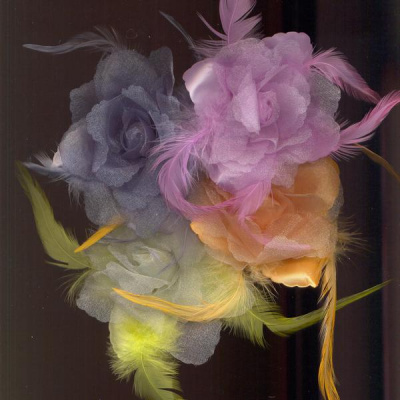 Украшение брошь "Роза" d=10 см, органза с перьями