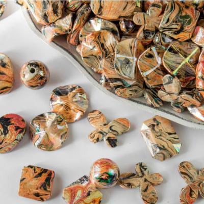 Бусы пластик с голографическим эффектом 250 г/упак ±10%, ассорти 012 (оранжевый)